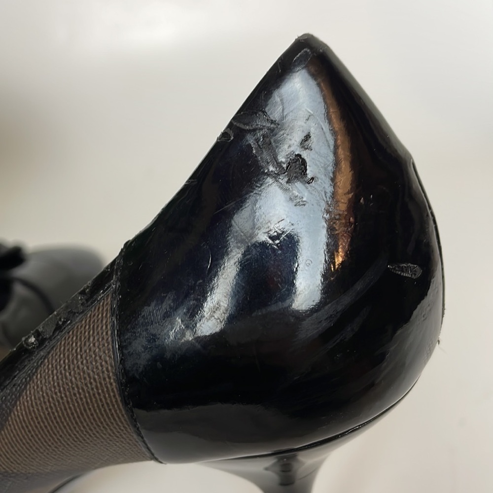 Burberry Black Smoke Check Coated Canvas Patent Leather Buckle Round 39.5 Pumps - Picture 16 of 16